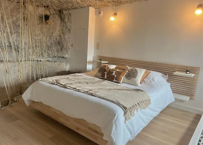 Splendide Troglodyte A 5 Min Du Centre * Poitiers